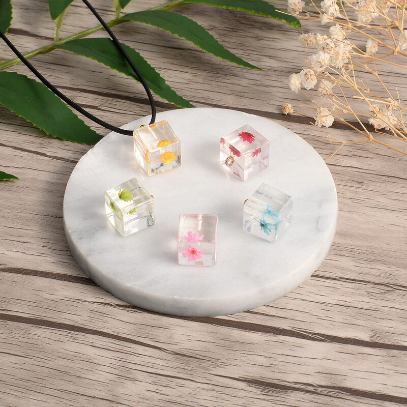 14Pcs Mix Colors Resin Transparent Cube Pendant Inside Dried Flowers Square Charm For Women Necklace DIY Craft Jewelry Making