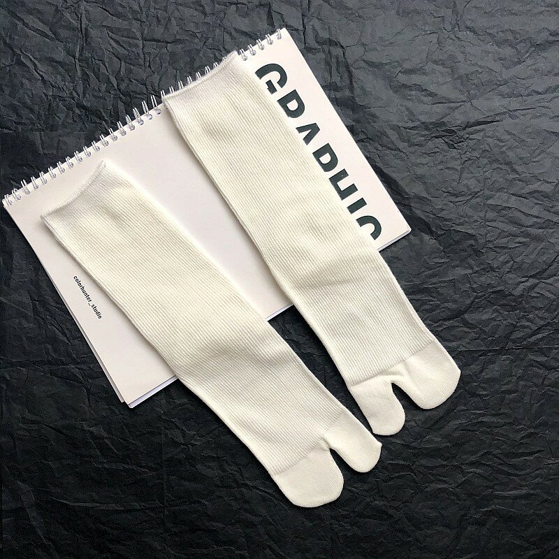 Calcetines de algodón peinado blanco lechoso para mujer, medias cortas de dos dedos, Color sólido, negro, coreano, japonés, Harajuku