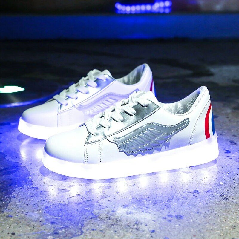 2021 neue Usb Aufladbare Leucht mit Lichter für Frauen Männer LED Schuhe mit beleuchtet sohle Erwachsene dame flügel Schwarz