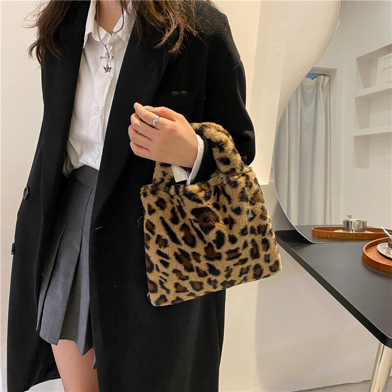 ฤดูใบไม้ร่วงฤดูหนาวผู้หญิงกระเป๋าม้าลาย Leopard Fur Plush กระเป๋าถือนุ่ม Plush กระเป๋าบุคลิกภาพแฟชั่นตลับแป้ง Woman'