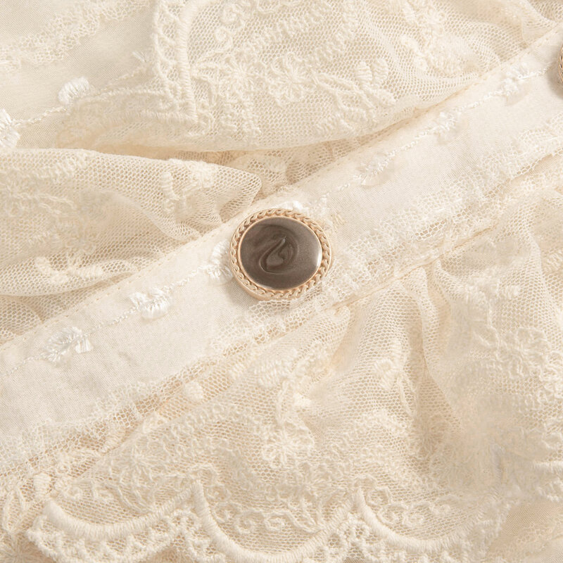 ARTKA-blusa elegante de gasa para mujer, camisa con volantes, manga farol, estilo Palacio, color blanco, Primavera, 2021, SA28012C