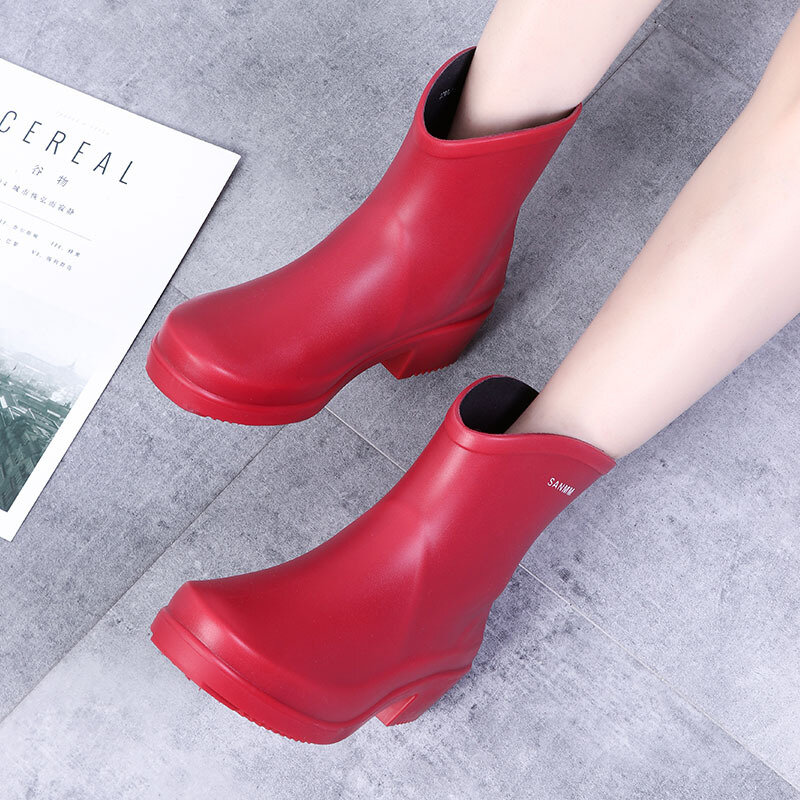Nova mulher botas de chuva ankle boot para mulher à prova dwaterproof água sapatos de cor sólida primavera outono botas de chuva antiderrapante feminino sapato casual 98