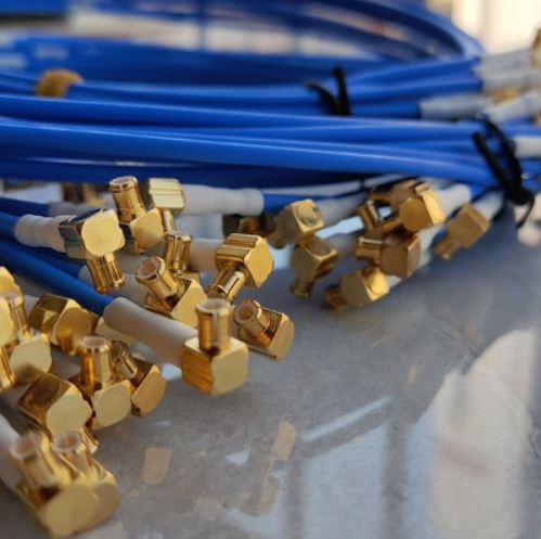 10 sztuk MCX męski wtyk kątowy zaciskane do RG405 0.086 "kabel RF złącza adapterów