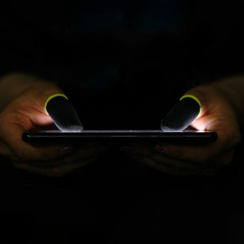 1 Pasang Sarung Tangan Gaming Jari Bersirkulasi Antiselip Lengan Jari Serat Karbon untuk Ponsel iPhone/An-droid/IOS/Tablet A0NC
