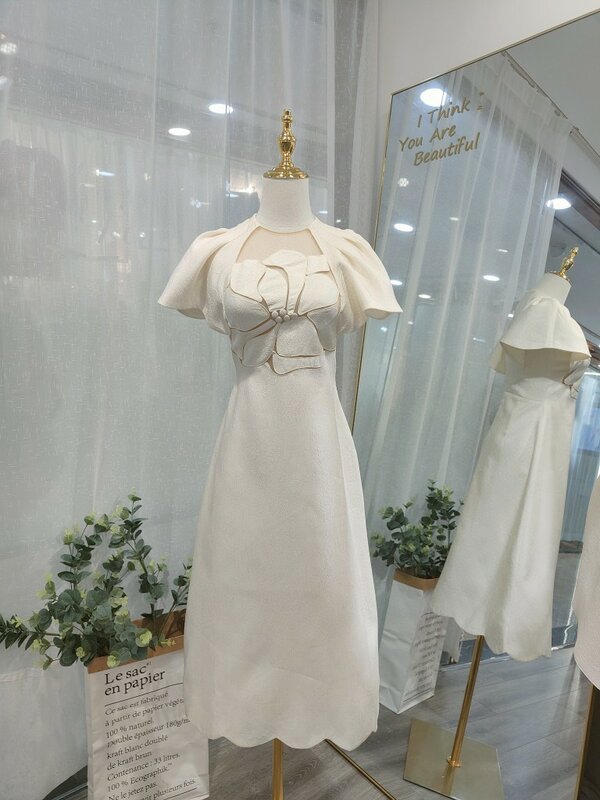 재단사 상점 입체 릴리프 플라워 스티칭 패션 자카드 슬림 하이웨이스트 화이트 드레스, 공식 행사 의상