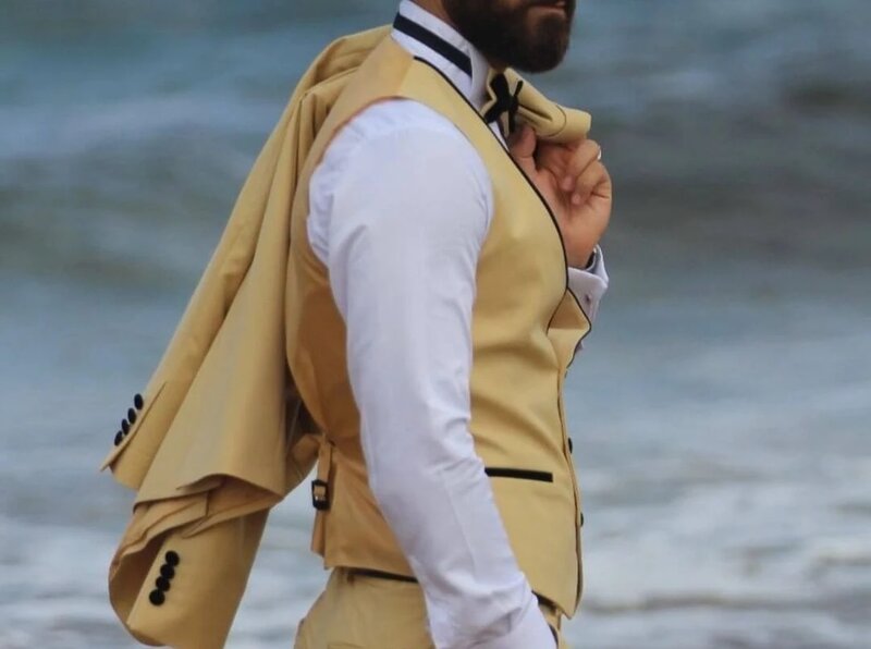 Jas Pernikahan Pantai Khaki Klasik Buatan Khusus untuk Pengantin Pria Pas Badan Formal Pesta Prom Pria Jas Tuksedo Jaket Celana Rompi 3 Potong