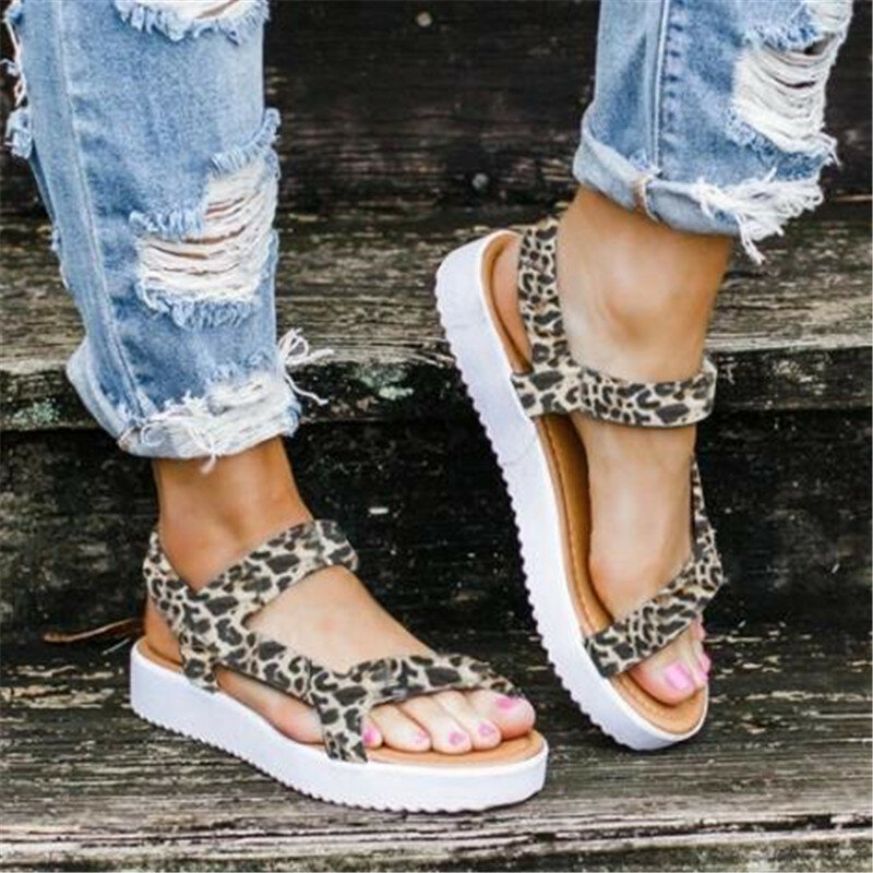 Imprimé léopard femmes sandales 2021 été nouvelle dame boucle sangle lumière confort chaussures femme en plein air décontracté plage chaussures doux