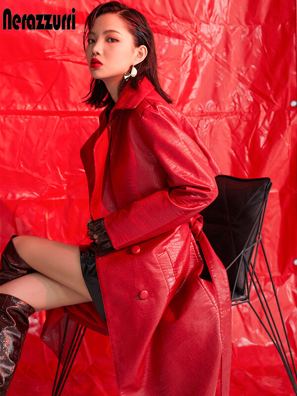 Nerazzurri długi czarny błyszczący krokodyl druku lakierki płaszcz trencz dla kobiet z długim rękawem pas spadek czerwona sztuczna skóra płaszcze