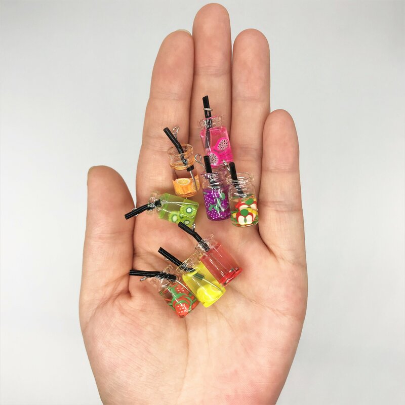 ドールハウス用ミニ樹脂フルーツボトル,8個,シミュレーションドリンクモデルのおもちゃ