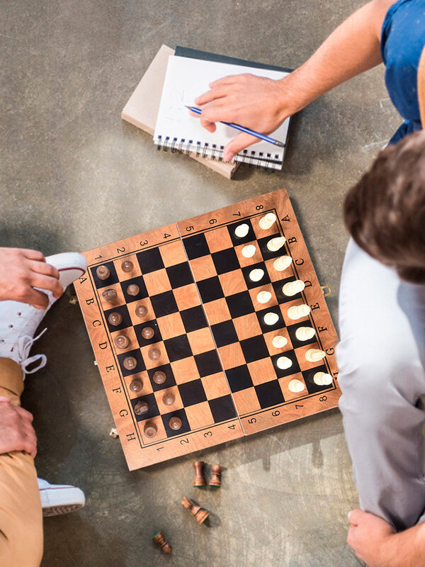 3-w-1 zestaw drewnianych szachów ze składaną szachownicą międzynarodowe warcaby Puzzle gry planszowe zaangażowany prezent urodzinowy
