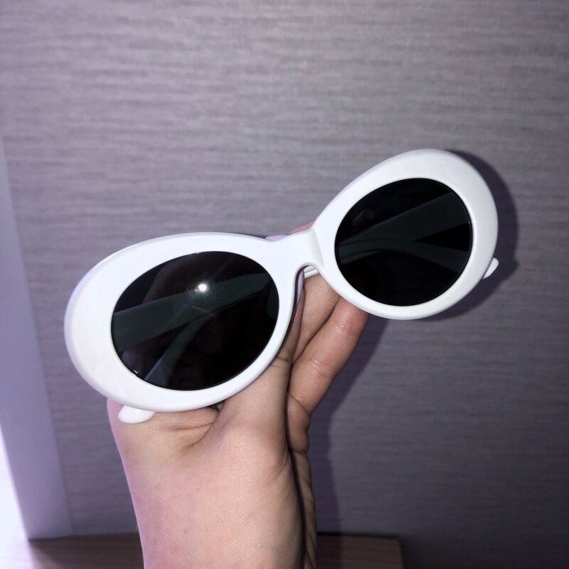 Gafas de sol ovaladas para mujer, lentes de moda Vintage, retro, blanco y negro, UV, 2022