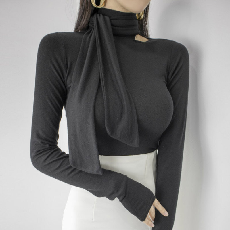 Camiseta básica lisa de manga larga para mujer, camiseta informal ajustada en blanco y negro, Top con hombros descubiertos, moda coreana para mujer