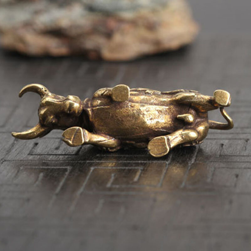 Accesorios de escultura de adorno de Toro, figuritas en miniatura de cobre, decoración de escritorio, adorno de toro hecho de cobre puro, líneas hechas a mano
