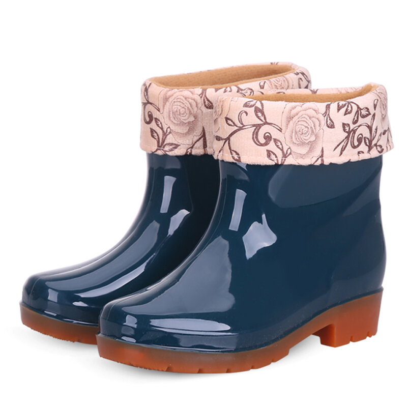 Botas de lluvia Macron de tubo corto con terciopelo zapatos impermeables calientes botas de trabajo bajas de las mujeres de deslizamiento de punta redonda botas calientes planas