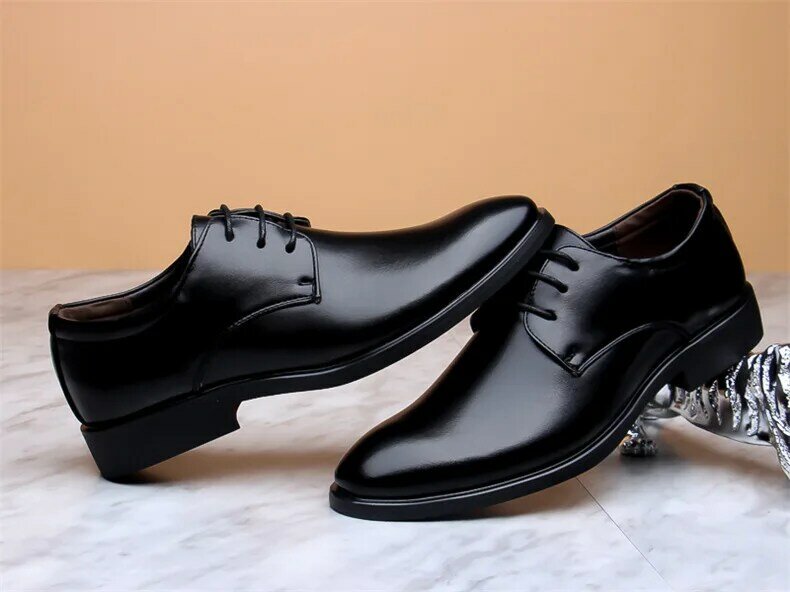 Autumn new business men Oxfords shoes set of feet Black Brown Male Office Wedding pointed men's Casual breathable leather shoes