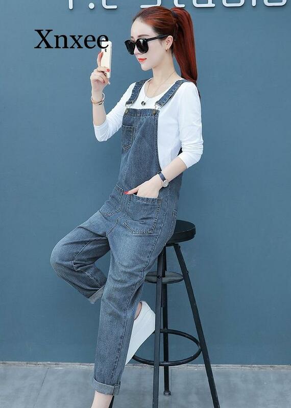 Macacão feminino jeans de tecido lavado, peça macacão feminino com suspensórios jeans