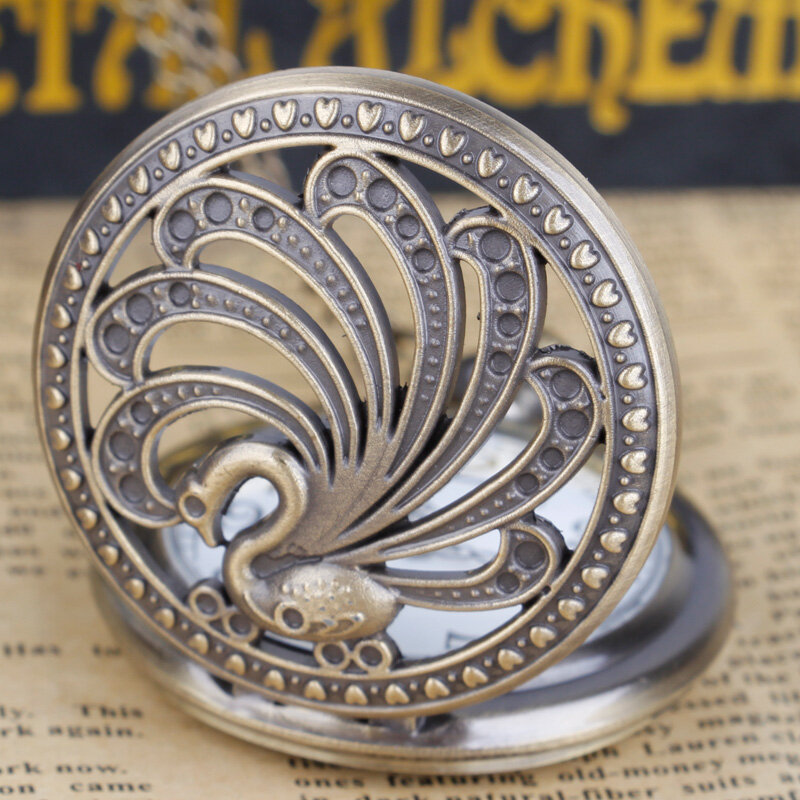 Orologio da tasca al quarzo pavone vuoto stile retrò collana di bellezza vuota ciondolo regalo creativo orologio animale arte da collezione Reloj