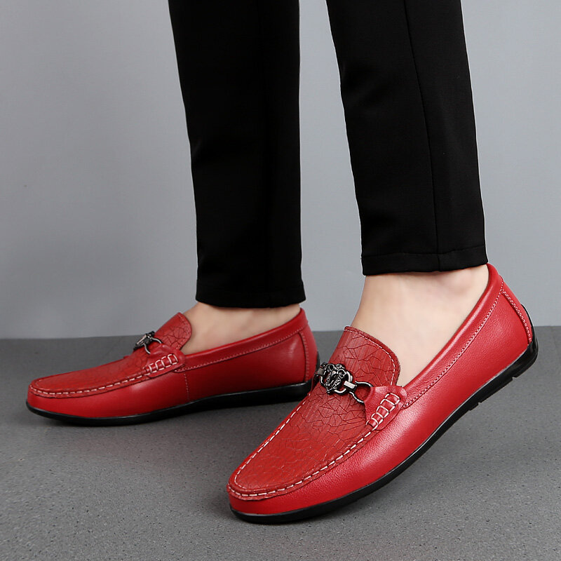 Primavera 2022 peas sapatos masculinos couro casual sapatos de condução de sola macia sapatos masculinos pedal vermelho sapatos preguiçosos