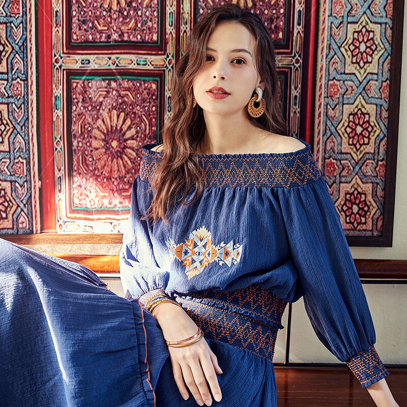 ARTKA 2020 Musim Semi Baru Wanita Blus Vintage Indie Rakyat Bordir Blus Off Bahu Top Kemeja Rok Set Rok Panjang SA20408C