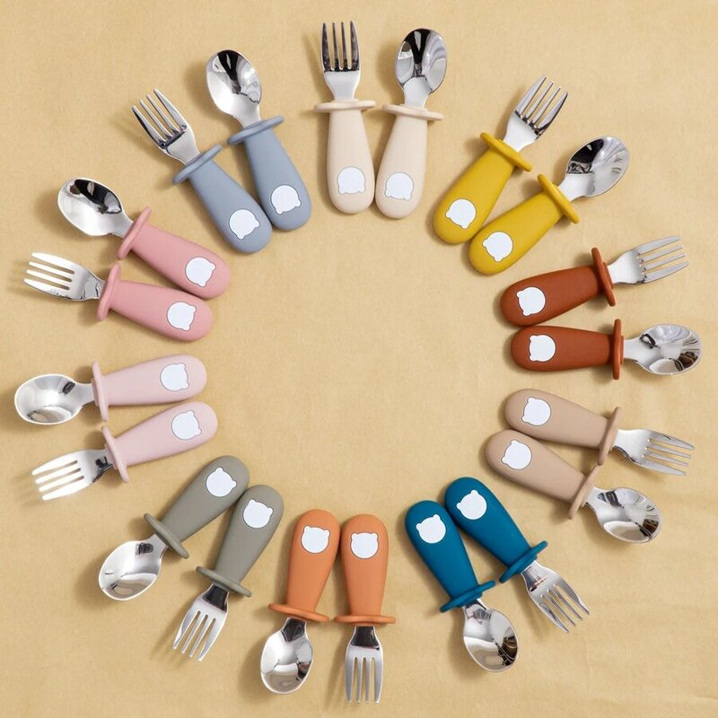 Set di forchette per cucchiaio per alimenti solidi di nuova progettazione Set di utensili da tavola per bambini in acciaio inossidabile con manico in Silicone senza BPA