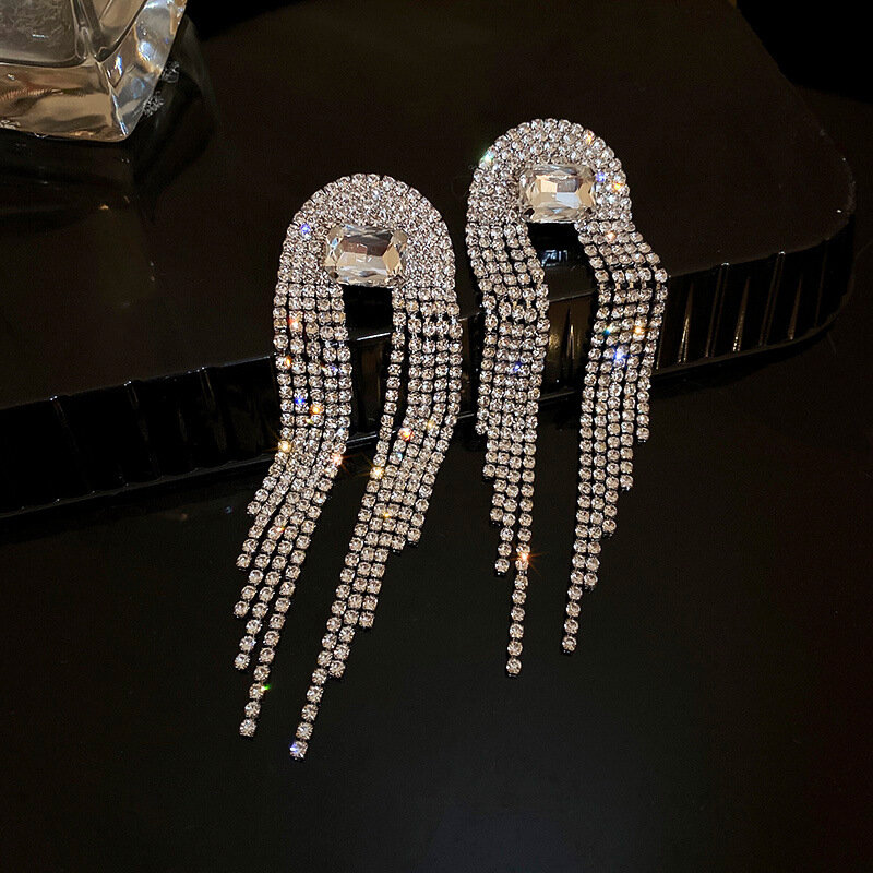 Dobrej jakości elegancka, długa błyszczący stras kolczyki z frędzlami dla kobiet Fashion Party biżuteria akcesoria