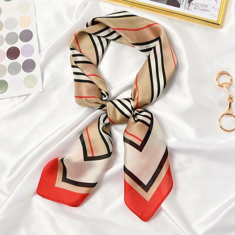 Nuovo 70x70cm sciarpa di seta multifunzionale in poliestere da donna strisce eleganti stampato Casual raso piccolo quadrato avvolge sciarpe scialle