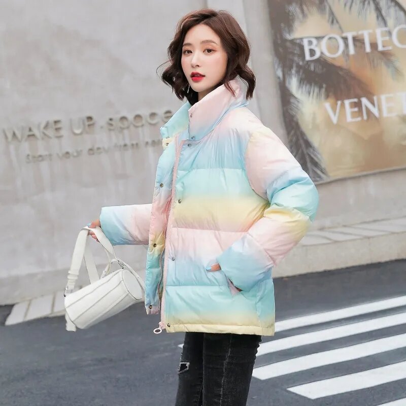 Piumino arcobaleno sfumato donna 2023 nuovo piumino d'anatra bianco piumino corto giacca di pane sciolto giacca di moda coreana parka