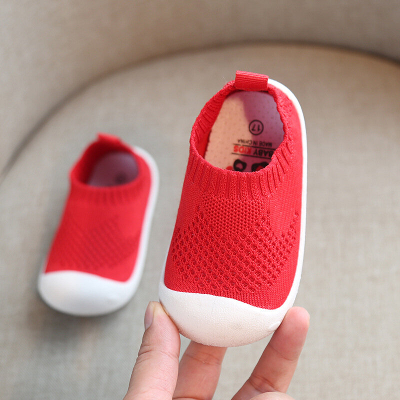 Sapatos de malha casual respirável para primeiros caminhantes, sapatos antiderrapantes confortáveis para bebês, crianças pequenas, bebês e meninos, fundo macio