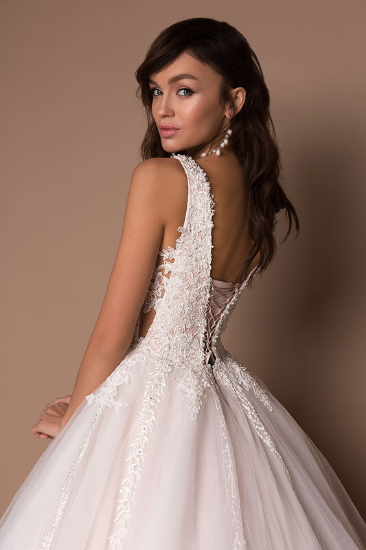 Luxury V-Neck Beads Wedding Dress Ball Gown Princess Wedding Gowns Lace Appliques Backless Sleeveless Lace Up Vestido de Novia