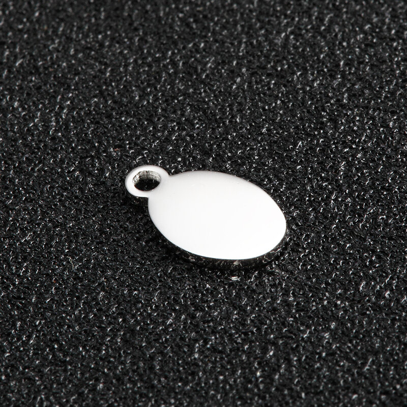 ميلونغنغتشارم 50 قطعة 6.5x11 مللي متر صغيرة البيضاوي العلامات الليزر نقش مخصص شعارك أو النص الفولاذ المقاوم للصدأ الخرز