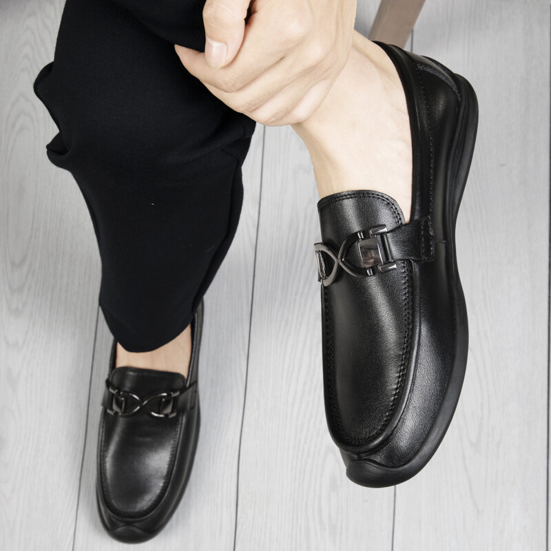 جلد أصلي للرجال أحذية غير رسمية فاخرة مصمم الايطالية رجالي المتسكعون الأخفاف أسود أبيض الانزلاق على قارب أحذية حجم كبير 35-47