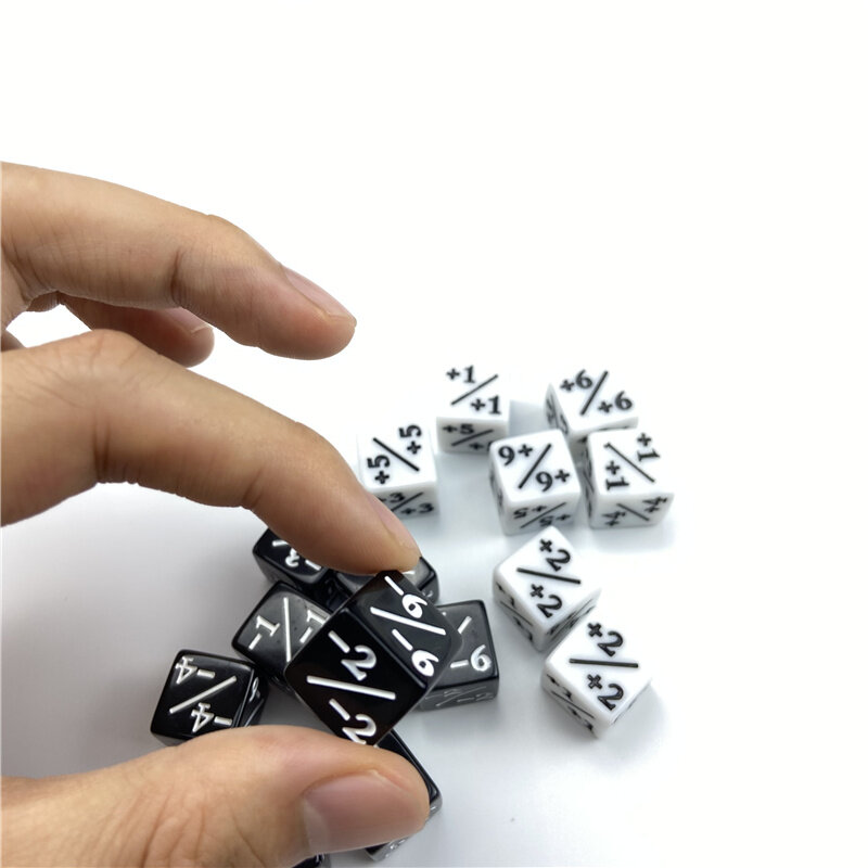 10 pezzi contatori di dadi 5 positivi + 1/+ 1 e 5 negativi-1/-1 per magia il gioco da tavolo da raccolta dadi divertenti insegnamento bianco nero