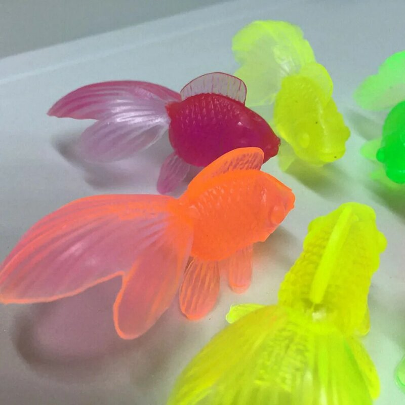 10ピース/セット子供ソフトゴムゴールド魚ベビーお風呂の玩具シミュレーションミニ金魚水幼児楽しい水泳ビーチギフト