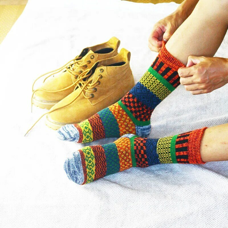 ถุงเท้ายาวผ้าวูลของผู้ชายผ้าฝ้ายที่มีคุณภาพสูงแนวย้อนยุคฮาราจูกุให้ความอบอุ่นหนาสำหรับฤดูหนาว