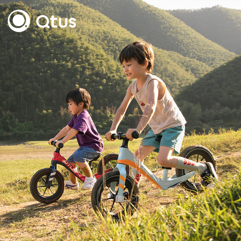 Qtus b1スイスフィート、スポーツバランスバイク、身体的なマグネシウム合金、無毒、環境にやさしい、安全、超軽量