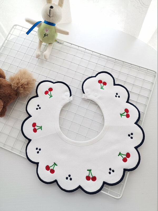 INS New Baby Cotton Bib Waterproof Embroidery Heart White Color Saliva Towel Scarf Baby Fashion Fake Collar Bib Accessories
