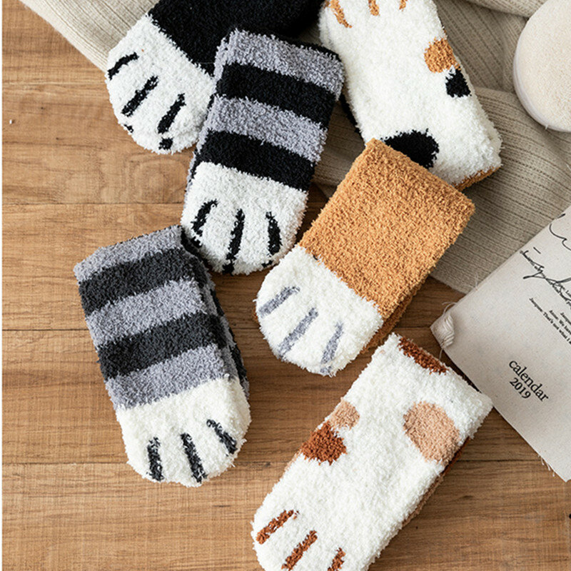 Dreamlikelin-calcetines blancos de dibujos animados Kawaii para mujer, patrón de pata de gato y perro 3d, calcetines divertidos cálidos de lana para dormir en el suelo del hogar