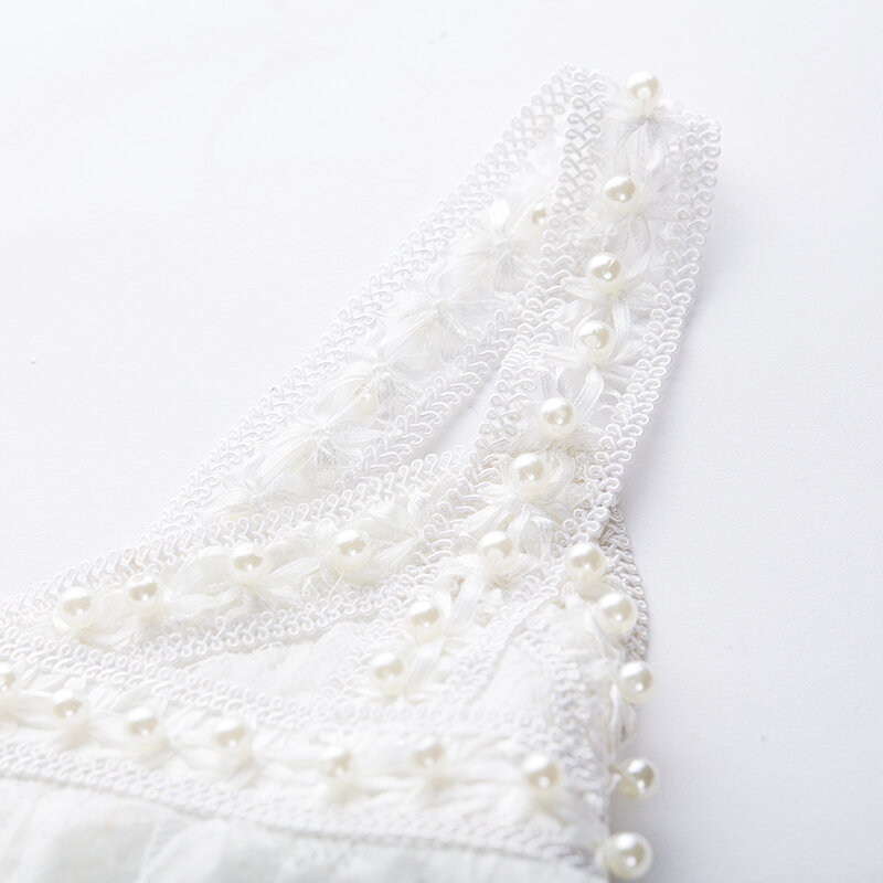Женская кружевная блузка ARTKA, белая Элегантная блузка с оборками и косым воротником, с бусинами, весна-лето 2020