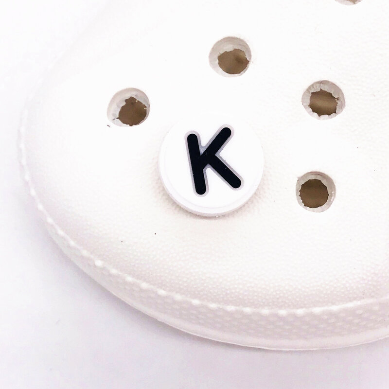 Pulsera de silicona con letras de 1 piezas para niños, accesorios de botón de Color sólido, decoración de zapatos, regalo