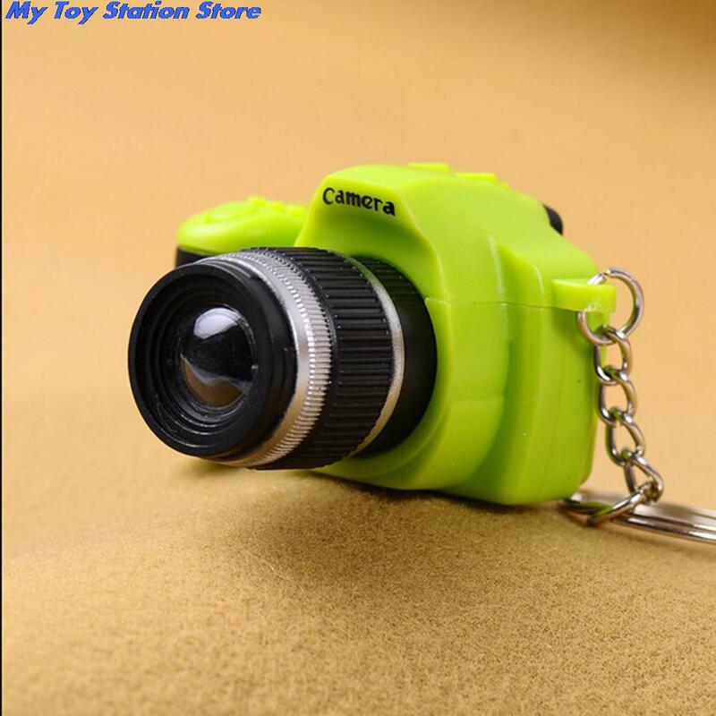 Led 発光サウンドグローイングペンダントキーホルダーバッグアクセサリープラスチックトイカメラ車のキーチェーン子供デジタル一眼レフカメラのおもちゃ