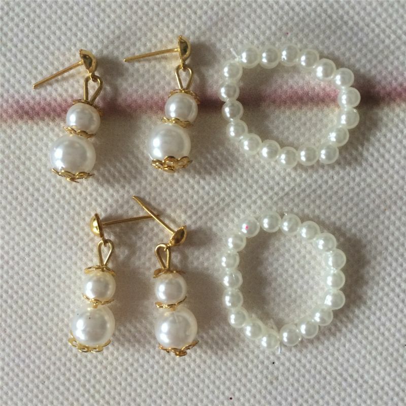 Collier de perles, boucles d'oreilles, accessoires pour bébé