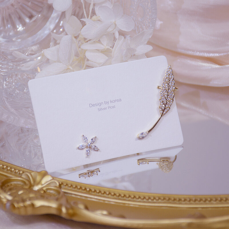 Gioielli di moda placcati in oro reale 14k foglie di cristallo orecchini a bottone squisiti per orecchini eleganti da donna per feste di festa