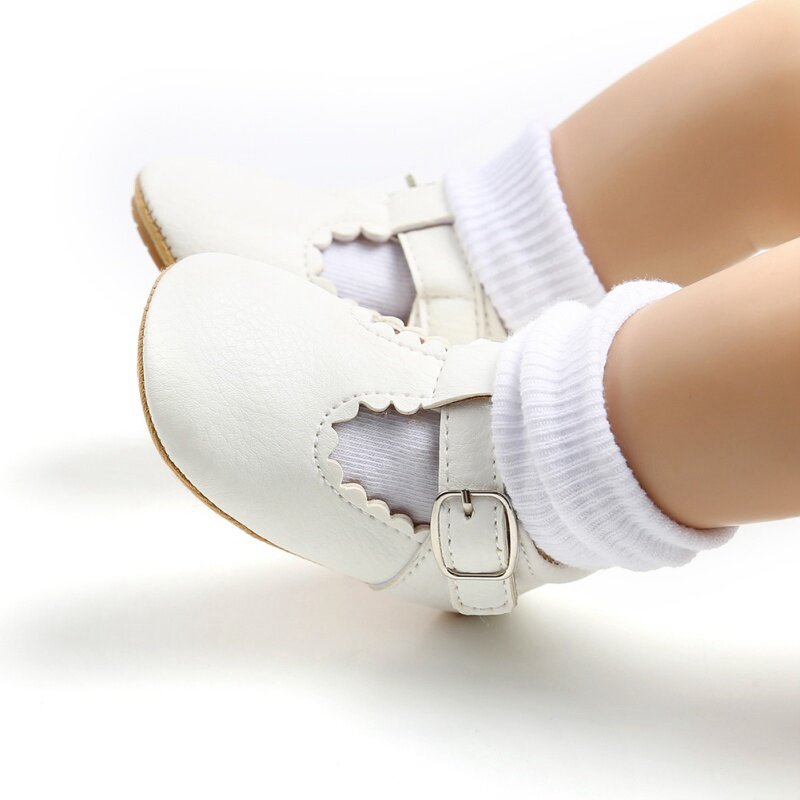 Scarpe da bambino con stampa leopardo per ragazze scarpe morbide con gancio e anello 2022 Sneakers per bambina primavera scarpe da neonato per neonato First Walker