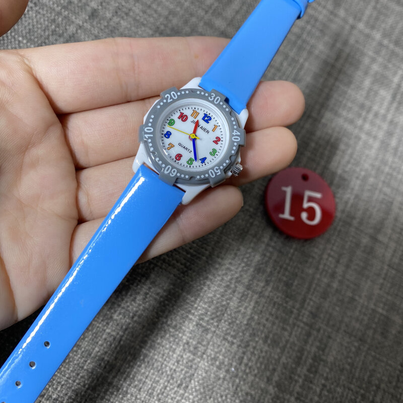 นาฬิกาเด็กชายน่ารักสีชมพูสาวสีแดง Luminous Canvas นาฬิกาเด็กวันเกิดของขวัญหมุนได้กีฬานาฬิกา