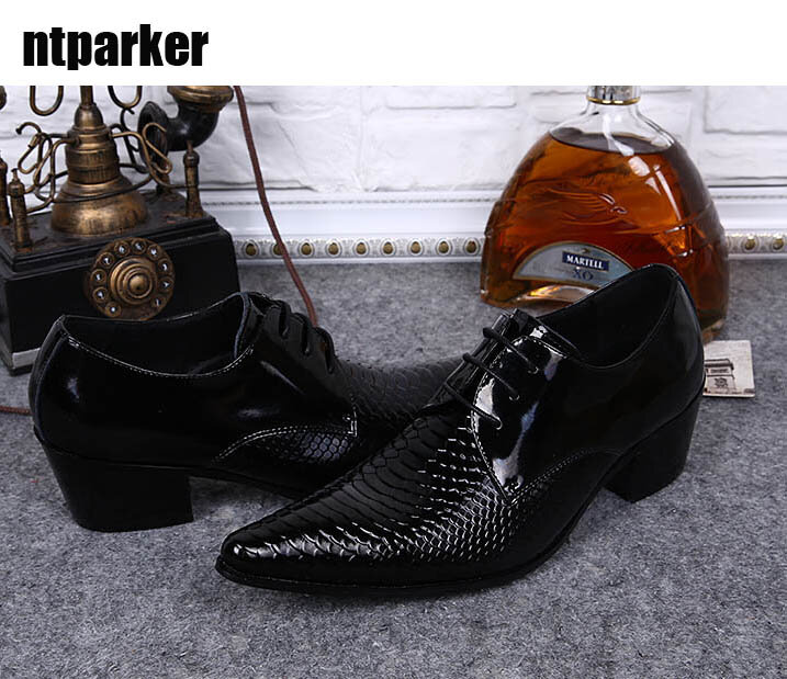 Zapatos de lujo hechos a mano para hombre, calzado de vestir de cuero genuino rojo/negro, con punta estrecha, transpirables, para banquete, boda