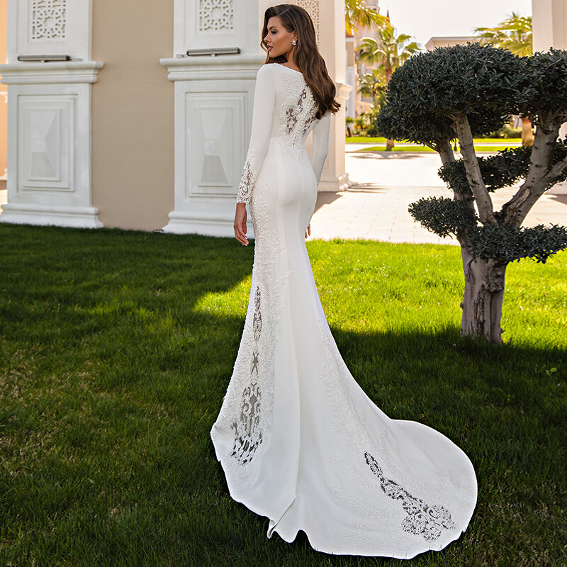 Long Sleeve Mermaid Wedding Dresses 2022 Women V-Neck Lace Appliques Pleat Satin Bridal Gown With Button Back Custom Made