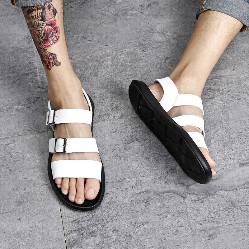 Desainer Roma Sandal Pria Gaya Inggris Musim Panas Alas Kaki Rekreasi Tali Kulit Sandal Mode Keling Sandal Pantai Sandal Putih