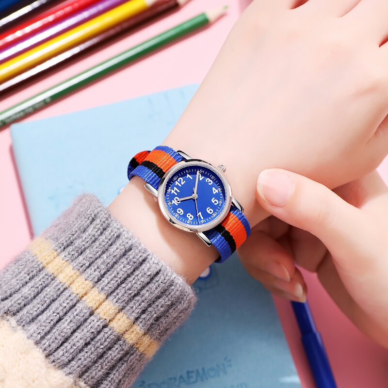Reloj para niños fácil de leer correa de tela antideslizante movimiento japonés caja de tono plateado 28MM