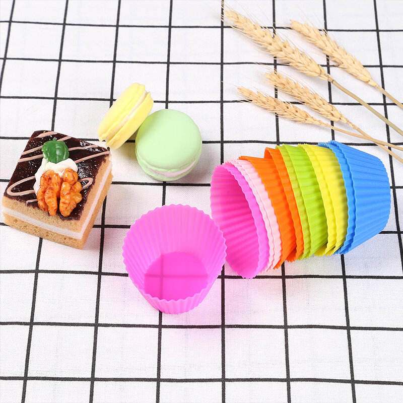 GROWNEER 12pcs Ring Shaped Cute Mould Kitchenware Silicone Pastry Bread  Random Color  Cupcake Cake Decorating Tools Durable