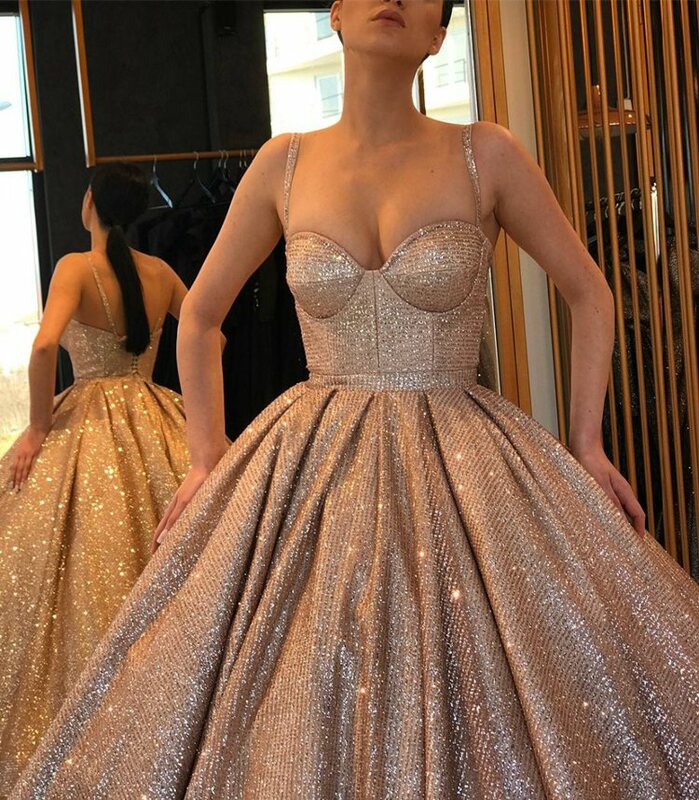 2021 Charms Ball ชุดหวาน16ชุด Rose Gold สายรัด Puffy Glitter ผู้หญิง Party Quinceanera ชุด Платье Robes De Soirée